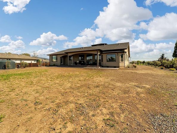475 E Middle Avenue, San Martin CA 95046