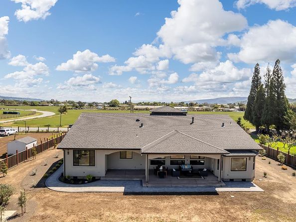 475 E Middle Avenue, San Martin CA 95046