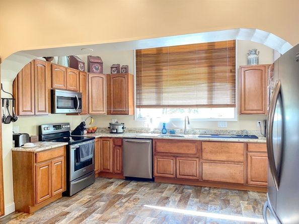 198 S. Royalston Rd, Athol MA 01331
