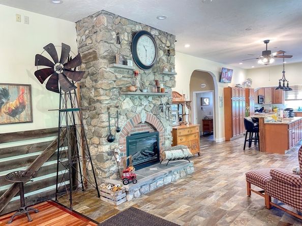 198 S. Royalston Rd, Athol MA 01331
