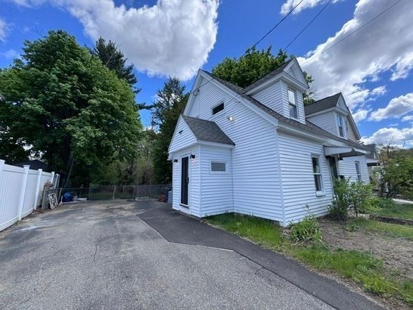 721 Blossom St, Fitchburg MA 01420
