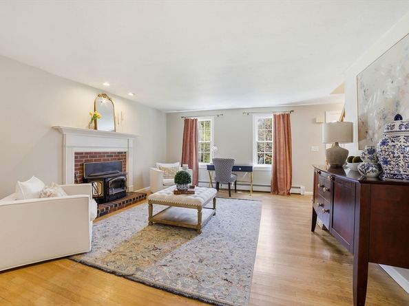 43 Carriage Hill Road, Northborough MA 01532