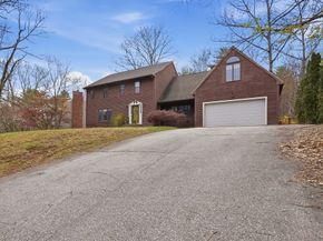 26 Woodside Circle, Sturbridge MA 01566