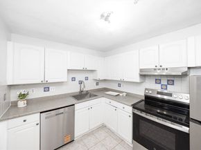 12 Williamsburg Ct 1, Shrewsbury MA 01545