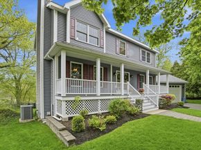 18 Oakridge Dr, Saugus MA 01906