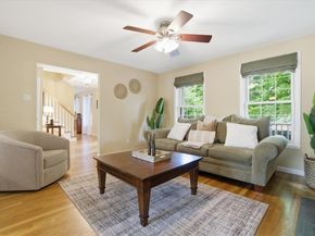 18 Oakridge Dr, Saugus MA 01906