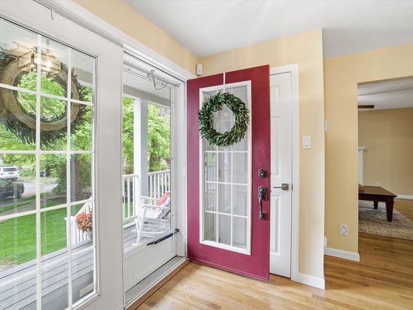 18 Oakridge Dr, Saugus MA 01906