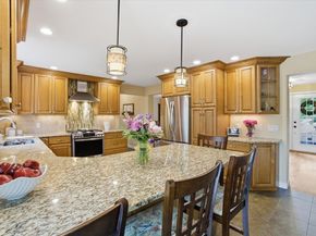 18 Oakridge Dr, Saugus MA 01906