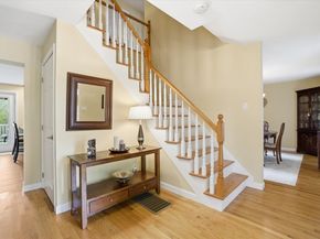 18 Oakridge Dr, Saugus MA 01906