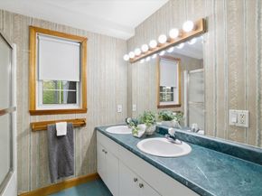 18 Oakridge Dr, Saugus MA 01906