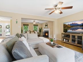 18 Oakridge Dr, Saugus MA 01906