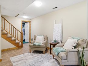 18 Oakridge Dr, Saugus MA 01906