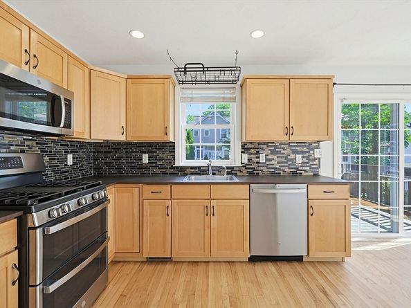 26 Oakwood St 26, Boston MA 02136