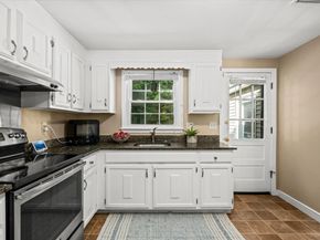 8 Ted Lane, Southborough MA 01772