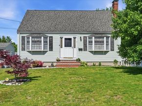 3 Devine Rd, Randolph MA 02368