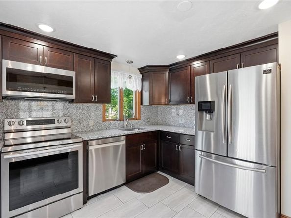 3 Devine Rd, Randolph MA 02368