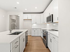 5 Peters Farm Way 7305, Westborough MA 01581