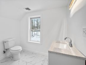 18 Main St, Ashburnham MA 01430