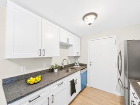 5 Silver Hill Ln 8, Natick MA 01760