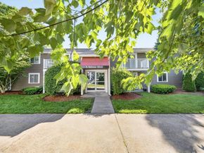 5 Silver Hill Ln 8, Natick MA 01760