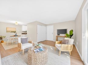 5 Silver Hill Ln 8, Natick MA 01760