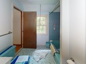 8 Pennock Rd, Chelmsford MA 01824
