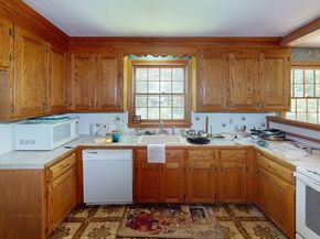 8 Pennock Rd, Chelmsford MA 01824