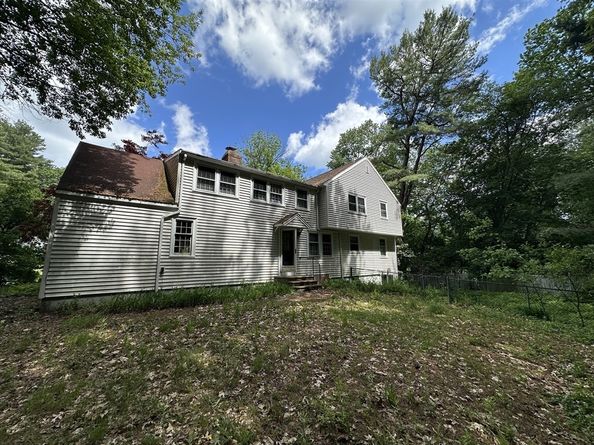 8 Pennock Rd, Chelmsford MA 01824