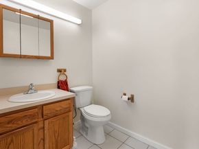 218 Reservoir St 103, Holden MA 01520