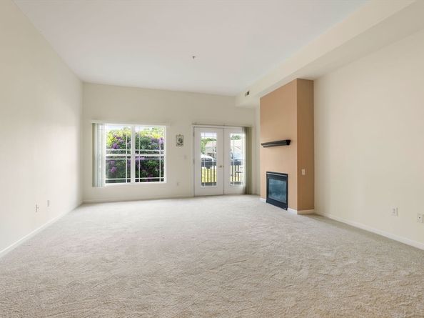 218 Reservoir St 103, Holden MA 01520