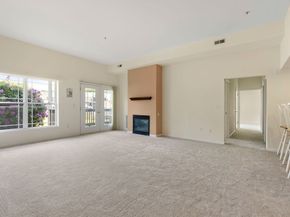 218 Reservoir St 103, Holden MA 01520