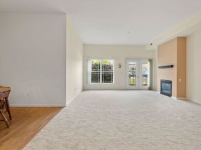 218 Reservoir St 103, Holden MA 01520