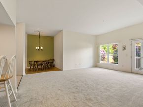 218 Reservoir St 103, Holden MA 01520