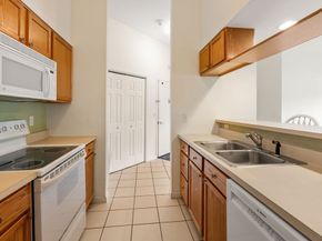218 Reservoir St 103, Holden MA 01520
