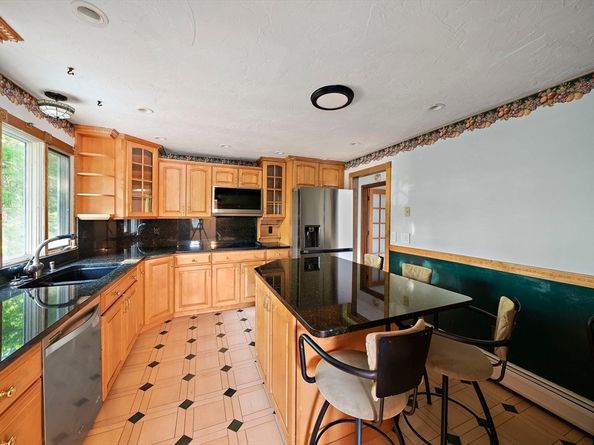 20 Cherry Ln, Braintree MA 02184
