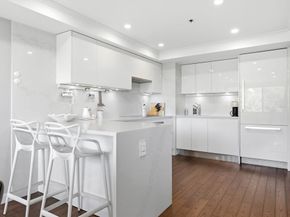 250 Hammond Pond Pkwy 716S, Newton MA 02467