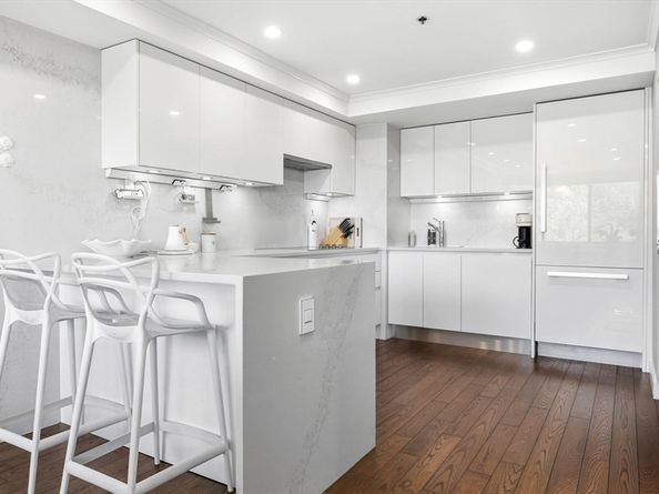 250 Hammond Pond Pkwy 716S, Newton MA 02467