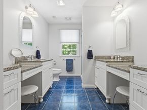 27 Boulder Dr, Burlington MA 01803