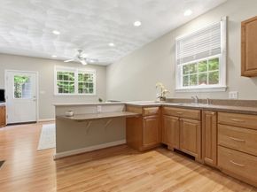 27 Boulder Dr, Burlington MA 01803