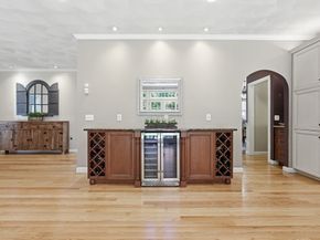 27 Boulder Dr, Burlington MA 01803