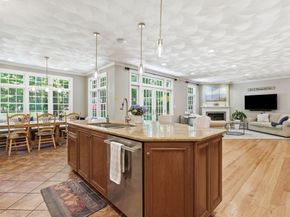27 Boulder Dr, Burlington MA 01803