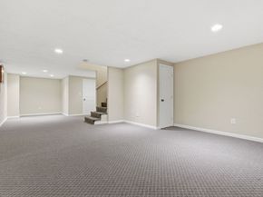 27 Boulder Dr, Burlington MA 01803