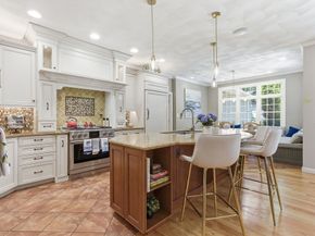 27 Boulder Dr, Burlington MA 01803