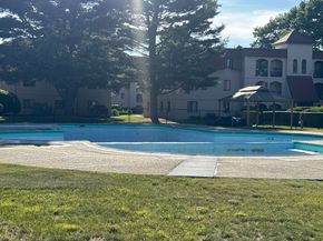 685 Oak St 512, Brockton MA 02301
