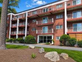 25 Greentree Lane 43, Weymouth MA 02190