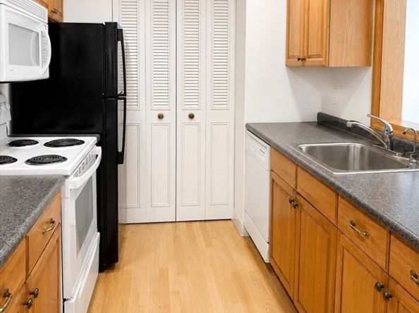 25 Greentree Lane 43, Weymouth MA 02190