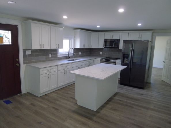 4 Cranberry Meadow Shore Rd, Charlton MA 01507
