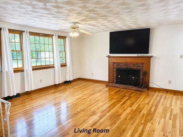 91 Loganberry Dr, Abington MA 02351