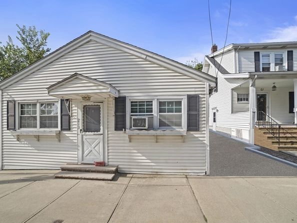 209-213 Centre St, Quincy MA 02169