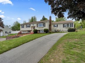 101 Long Hill Dr, Leominster MA 01453
